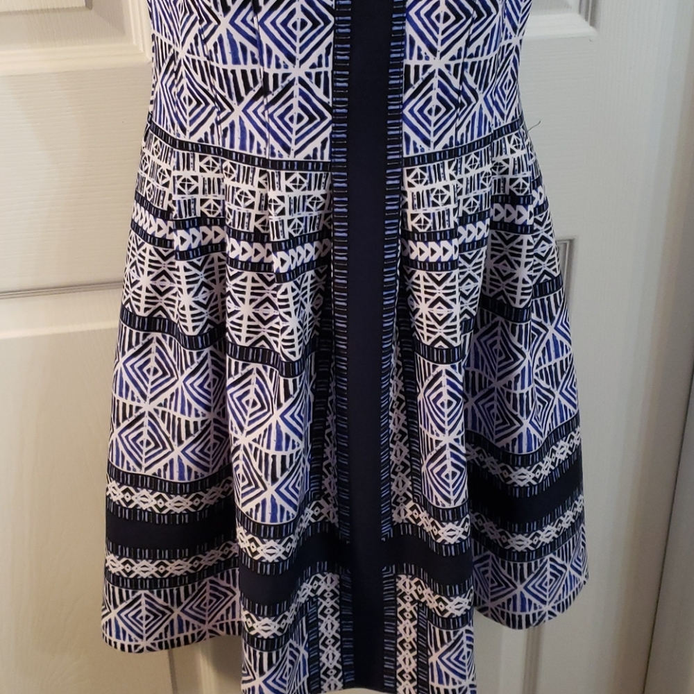 VINCE CAMUTO DRESS - Picture 3 of 9